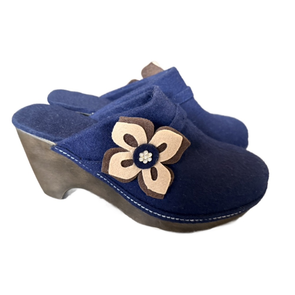 Avon Cushion Walk Women's Clogs with Felt and Rhinestone Floral Accent